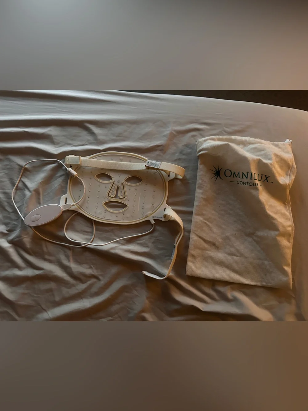OmniLux Contour LED Facial Mask in Mint Green